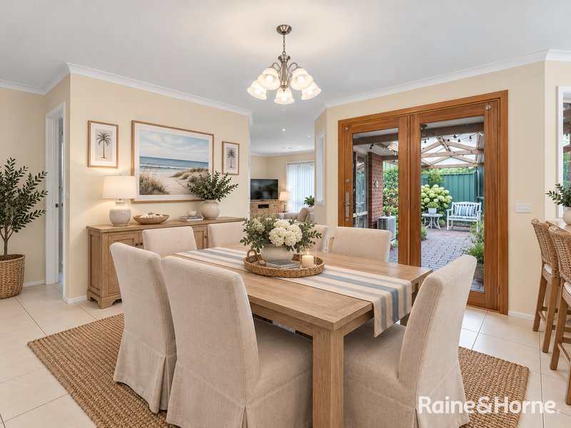 Photo - 2 Glendale Crescent, Berwick VIC 3806 - Image 11