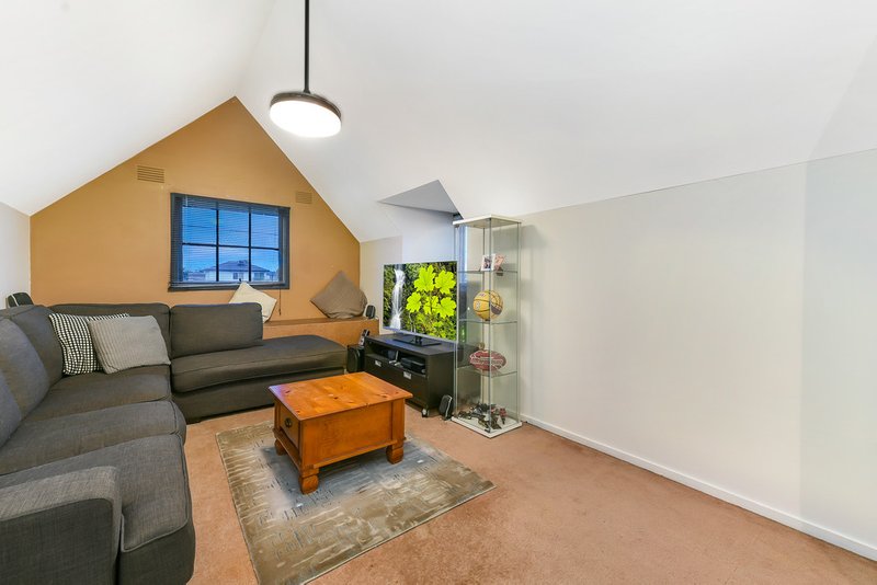 Photo - 2 Glenelg Drive, Clayton South VIC 3169 - Image 7