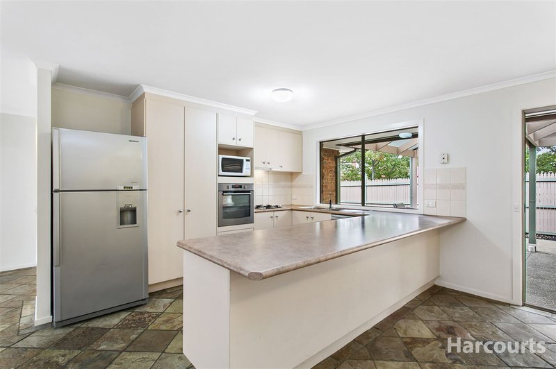 Photo - 2 Golden Leaf Avenue, Narre Warren South VIC 3805 - Image 2