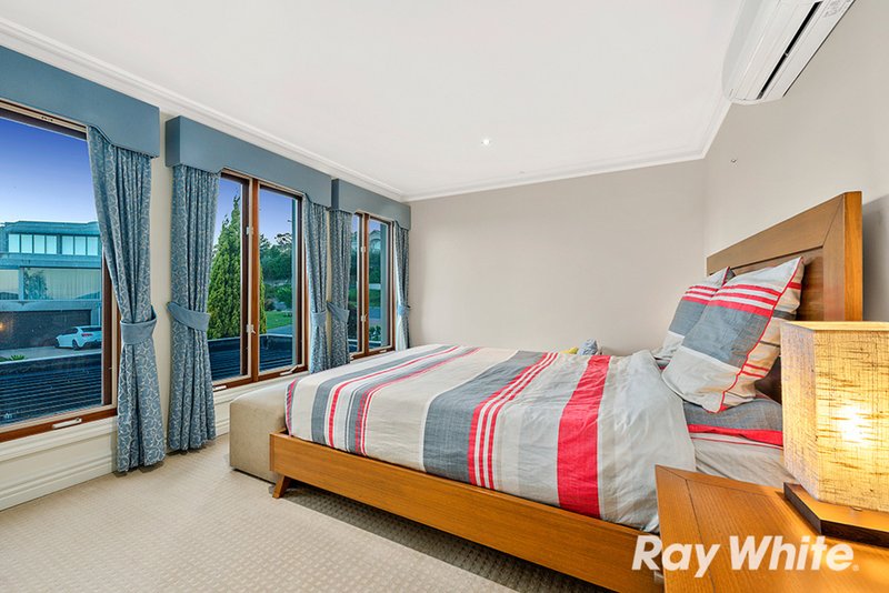 Photo - 2 Golden View Court, Wheelers Hill VIC 3150 - Image 13