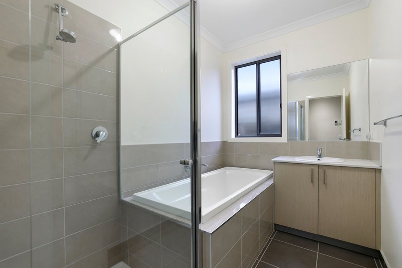 Photo - 2 Goulding Drive, Fraser Rise VIC 3336 - Image 13