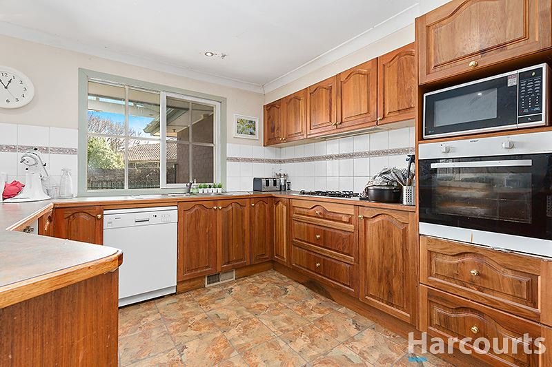 Photo - 2 Grail Court, Glen Waverley VIC 3150 - Image 4