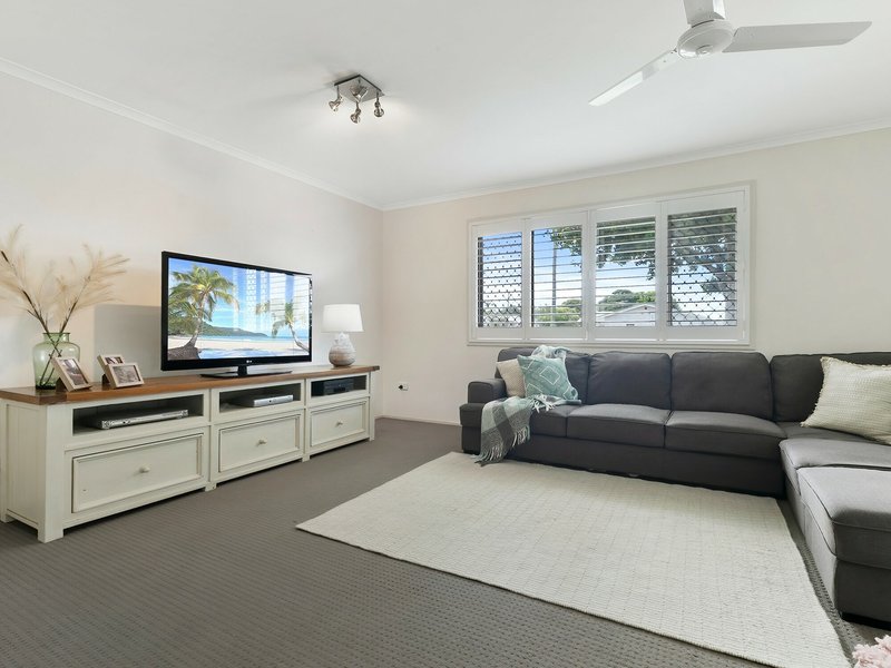 Photo - 2 Green Street, Banksia Beach QLD 4507 - Image 8