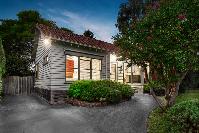 2 Greenbank Avenue, Box Hill South VIC 3128