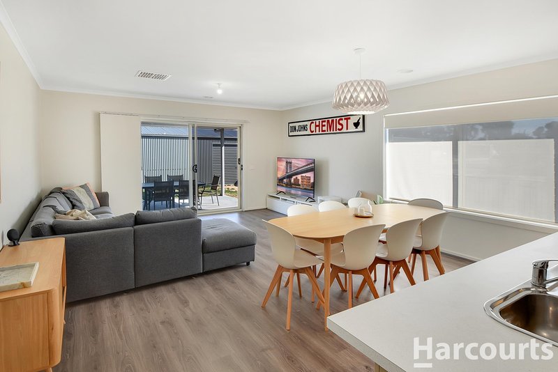 Photo - 2 Griffin Court, Horsham VIC 3400 - Image 3