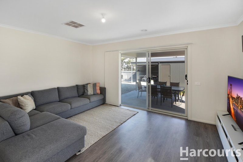 Photo - 2 Griffin Court, Horsham VIC 3400 - Image 4