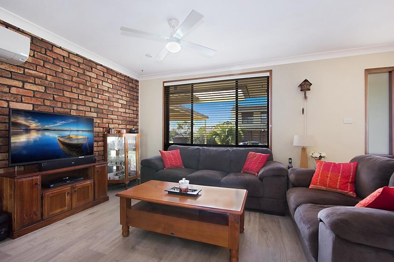 Photo - 2 Griffiths Place, Eagle Vale NSW 2558 - Image 2