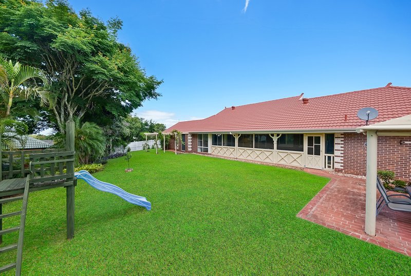 Photo - 2 Guildhall Court, Murrumba Downs QLD 4503 - Image 8