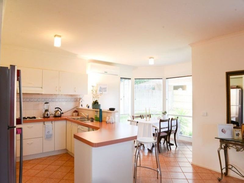 Photo - 2 Gull Way, Narre Warren South VIC 3805 - Image 3