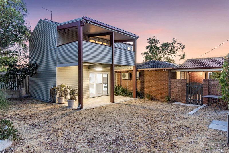 Photo - 2 Gum Court, Yangebup WA 6164 - Image 3