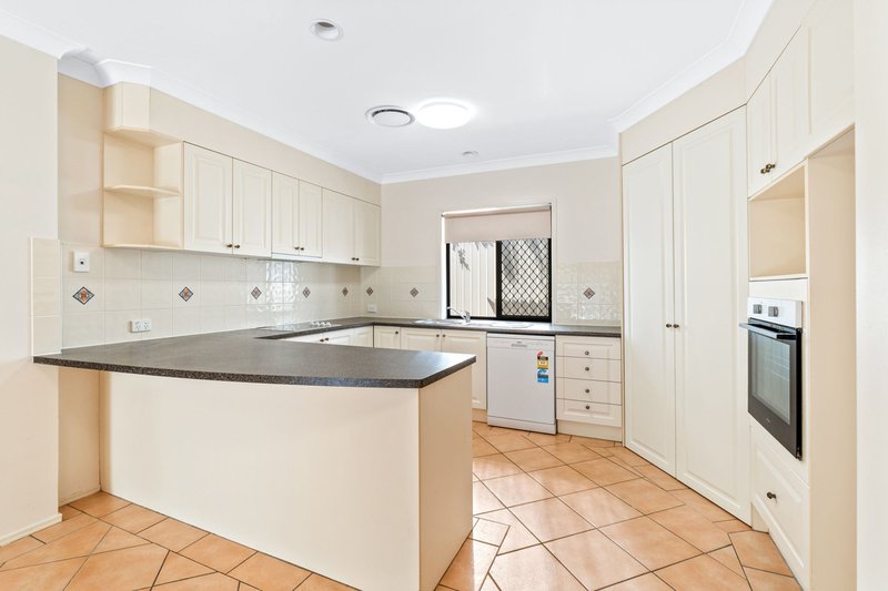 Photo - 2 Gumview Place, Molendinar QLD 4214 - Image 4