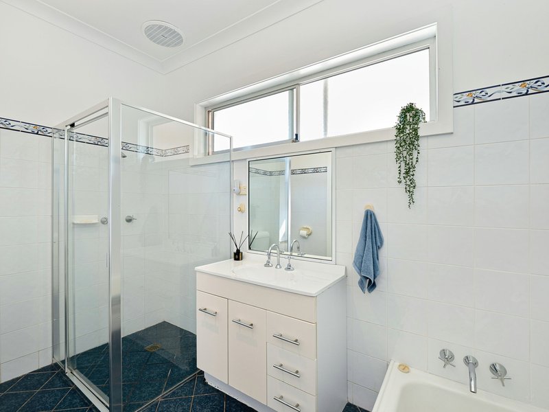 Photo - 2 Haddon Crescent, Marks Point NSW 2280 - Image 5