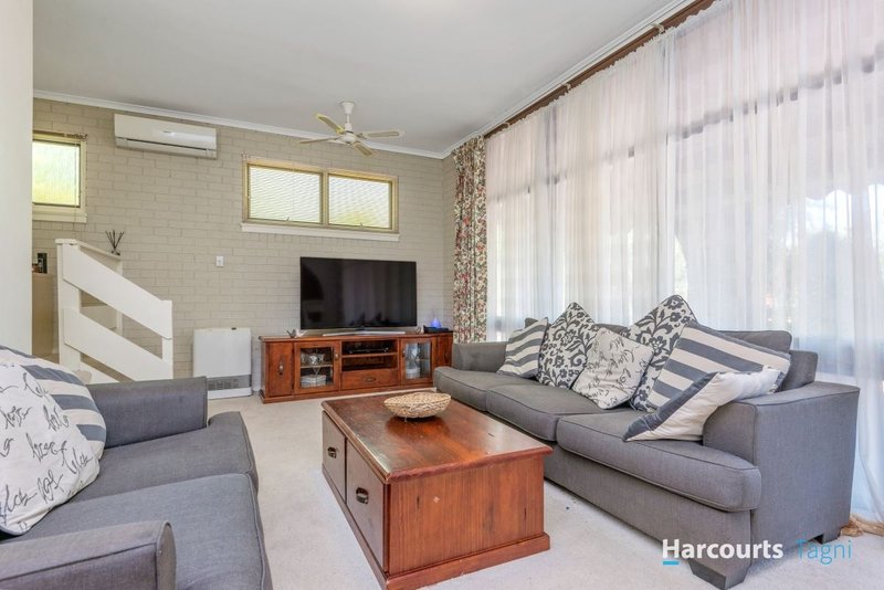 Photo - 2 Hamilton Crescent, Aberfoyle Park SA 5159 - Image 2