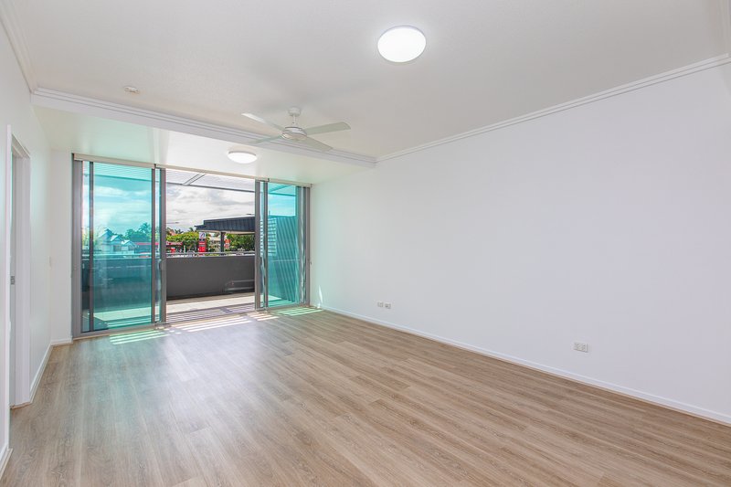 Photo - 2 Harbour Road, Hamilton QLD 4007 - Image 5