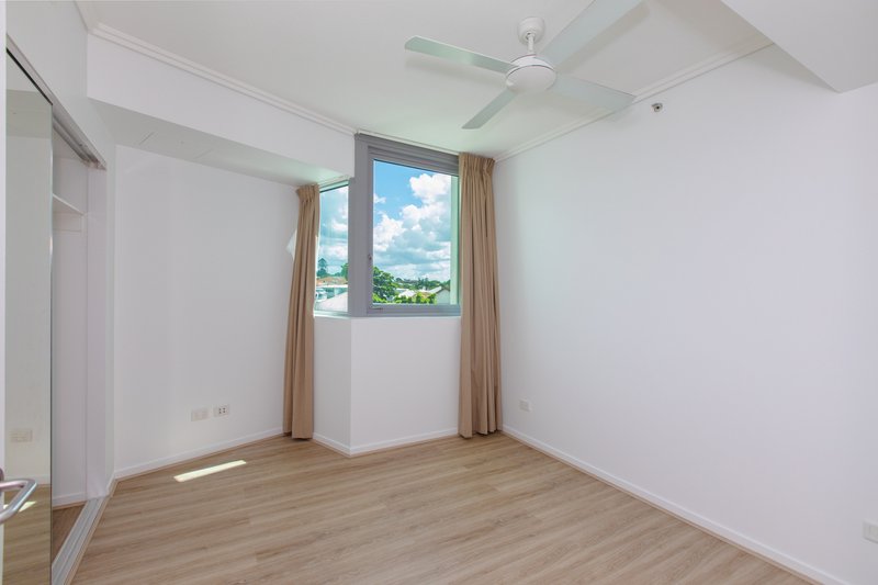 Photo - 2 Harbour Road, Hamilton QLD 4007 - Image 6