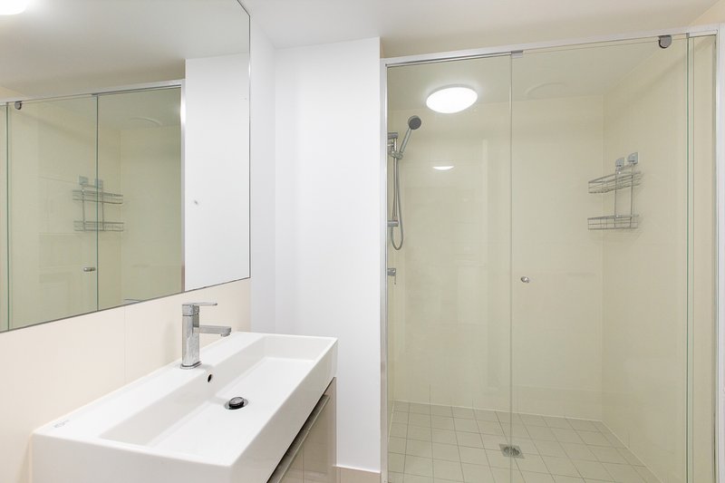 Photo - 2 Harbour Road, Hamilton QLD 4007 - Image 8