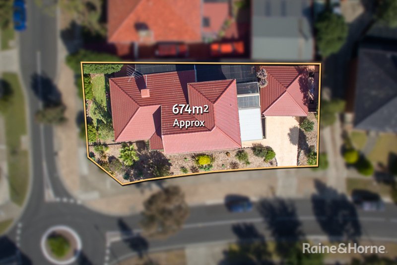 Photo - 2 Harcombe Drive, Sunbury VIC 3429 - Image 4