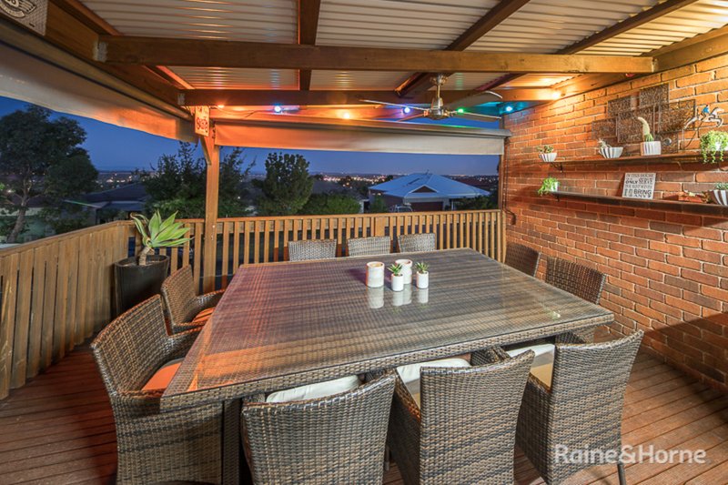 Photo - 2 Harcombe Drive, Sunbury VIC 3429 - Image 6