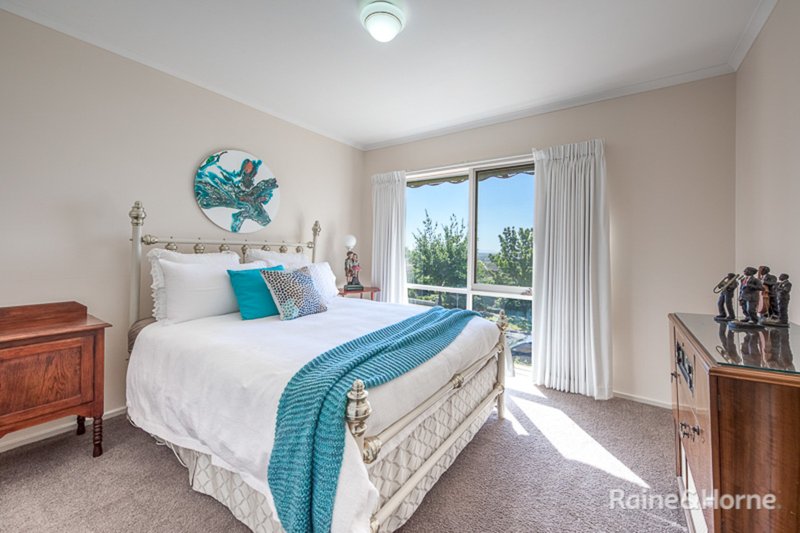 Photo - 2 Harcombe Drive, Sunbury VIC 3429 - Image 16