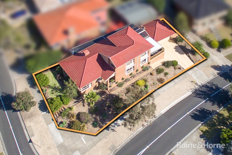 Photo - 2 Harcombe Drive, Sunbury VIC 3429 - Image 19