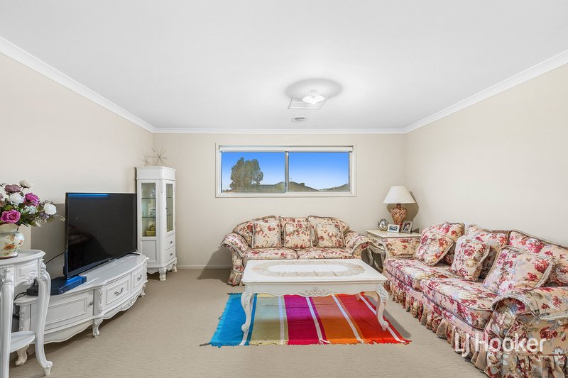 Photo - 2 Hargrave Avenue, Point Cook VIC 3030 - Image 8