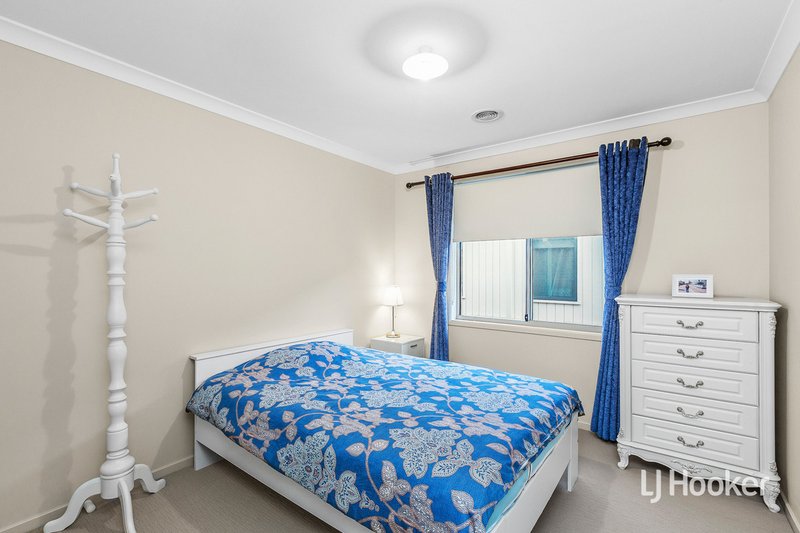 Photo - 2 Hargrave Avenue, Point Cook VIC 3030 - Image 11