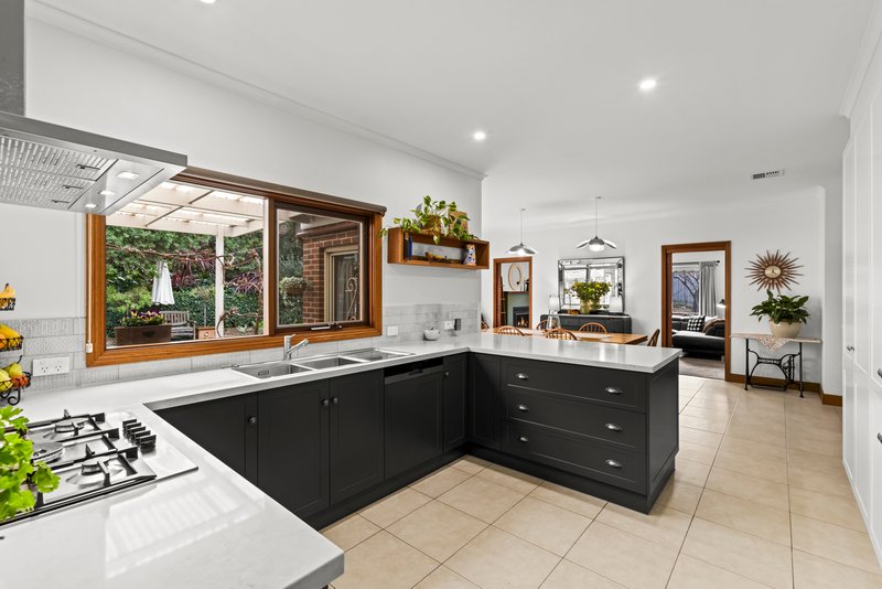 Photo - 2 Hargrave Crescent, Wandana Heights VIC 3216 - Image 5