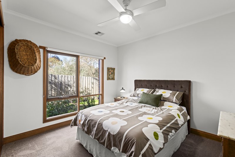 Photo - 2 Hargrave Crescent, Wandana Heights VIC 3216 - Image 15
