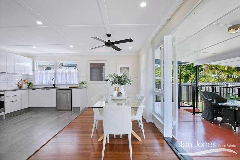 Photo - 2 Harriet Street, Clontarf QLD 4019 - Image 7