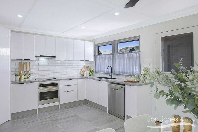 Photo - 2 Harriet Street, Clontarf QLD 4019 - Image 9