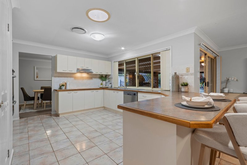 Photo - 2 Harrogate Terrace, Birkdale QLD 4159 - Image 5