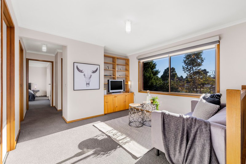 Photo - 2 Hartley Court, Mill Park VIC 3082 - Image 6