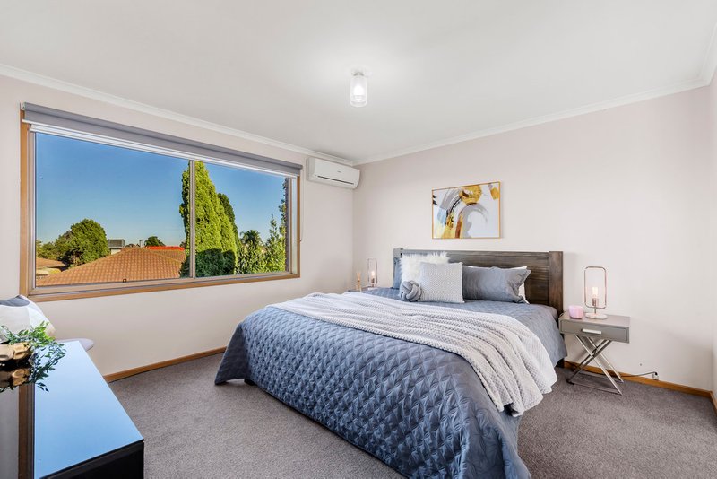 Photo - 2 Hartley Court, Mill Park VIC 3082 - Image 7