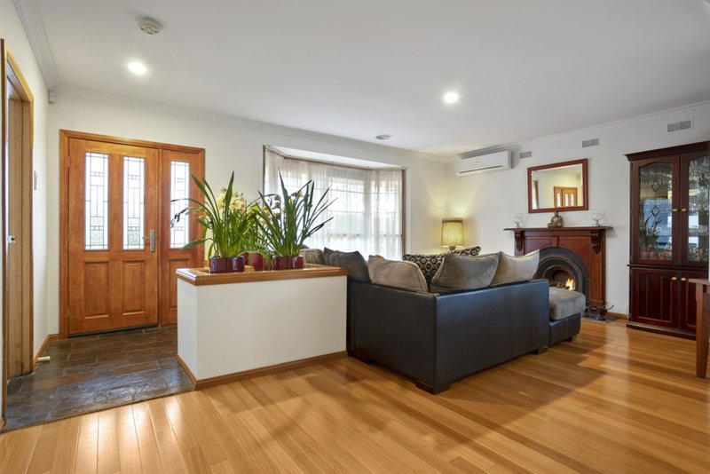 Photo - 2 Hartwell Court, Werribee VIC 3030 - Image 3