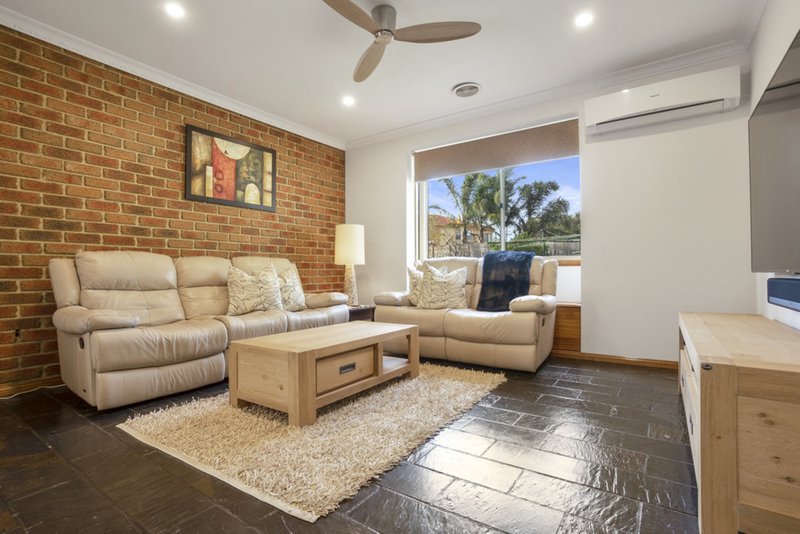 Photo - 2 Hartwell Court, Werribee VIC 3030 - Image 9