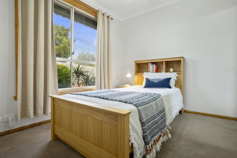 Photo - 2 Hartwell Court, Werribee VIC 3030 - Image 12