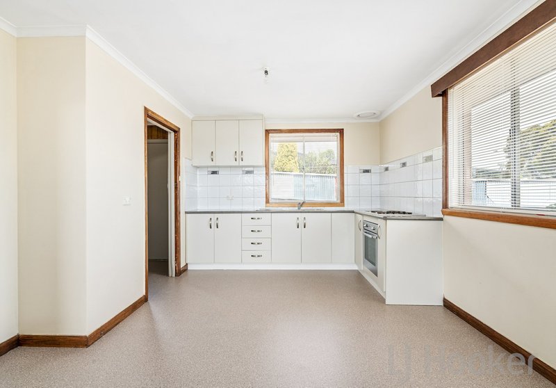 Photo - 2 Harvil Way, Devonport TAS 7310 - Image 5