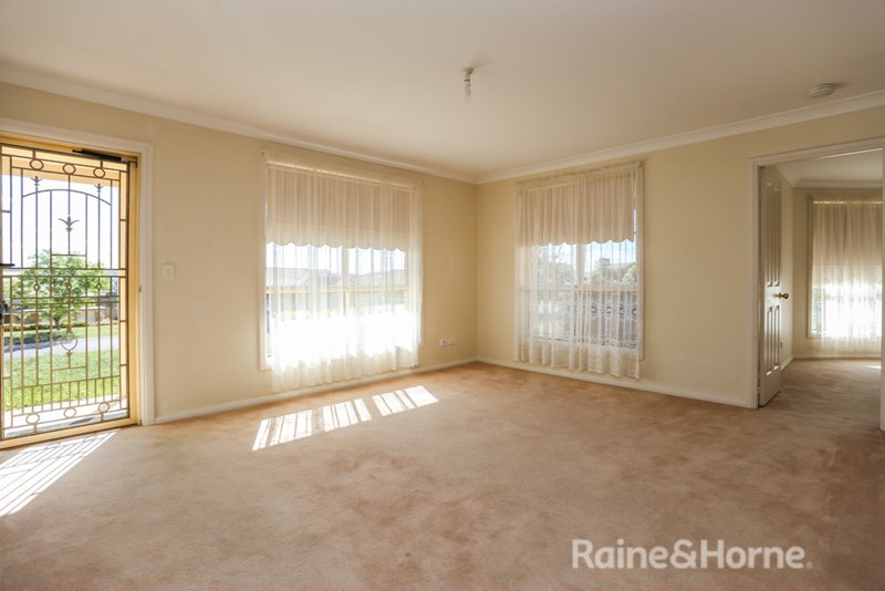 Photo - 2 Hassell Grove, Kelso NSW 2795 - Image 5