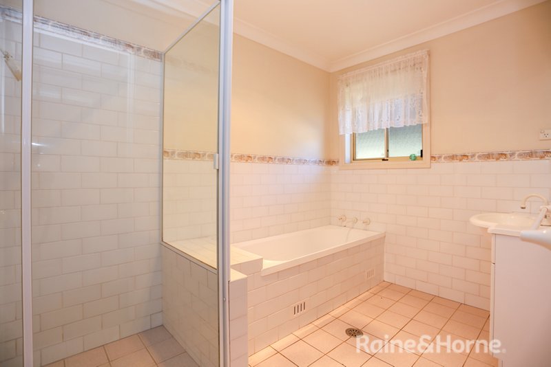 Photo - 2 Hassell Grove, Kelso NSW 2795 - Image 11