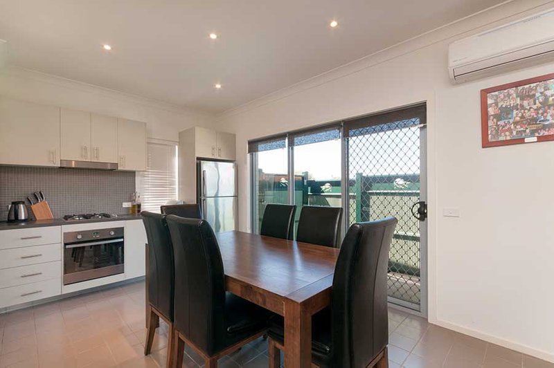 Photo - 2 Hawthorn Lane, Craigieburn VIC 3064 - Image 3