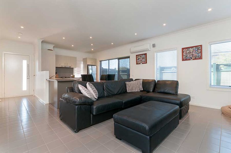 Photo - 2 Hawthorn Lane, Craigieburn VIC 3064 - Image 4