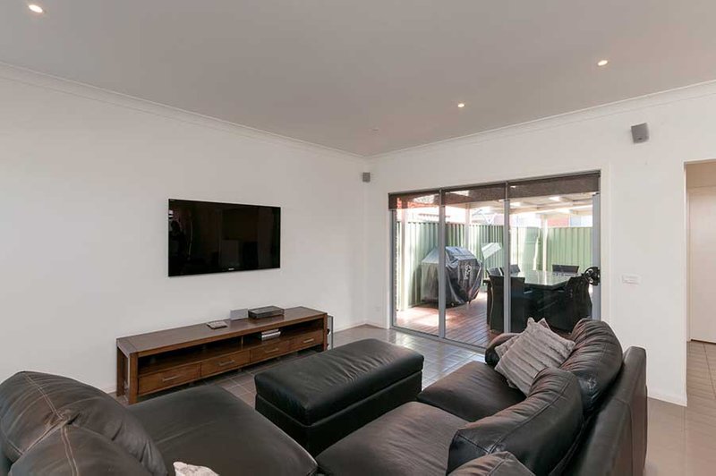 Photo - 2 Hawthorn Lane, Craigieburn VIC 3064 - Image 5
