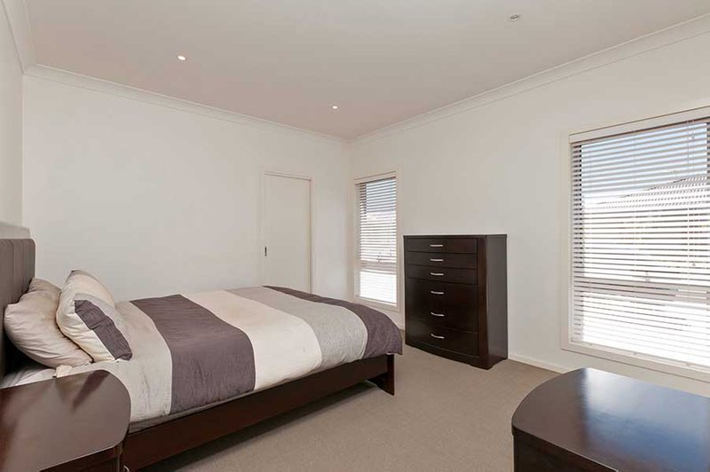 Photo - 2 Hawthorn Lane, Craigieburn VIC 3064 - Image 6