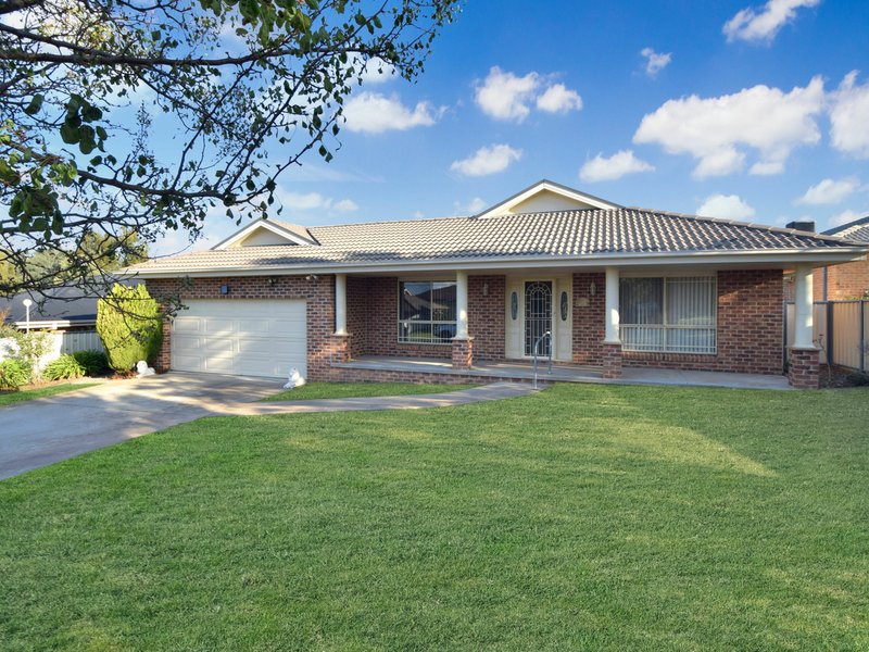 2 Hayden Place, Young NSW 2594