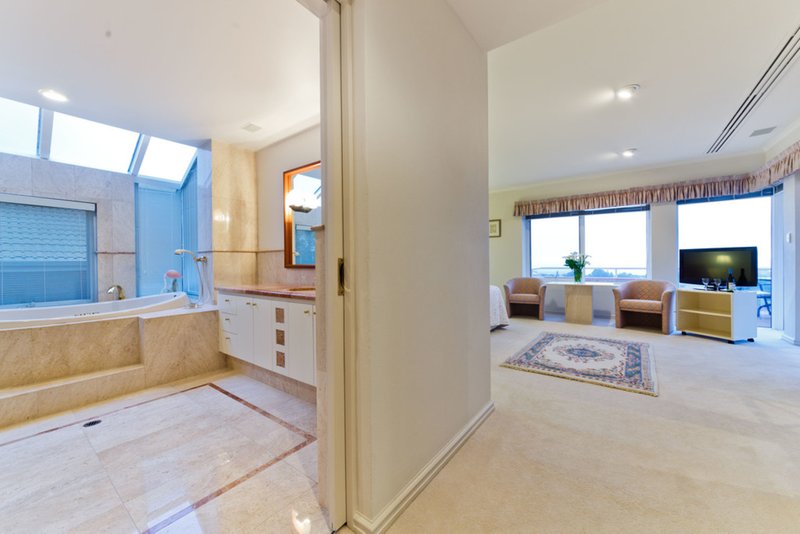 Photo - 2 Hayman Court, Coogee WA 6166 - Image 10