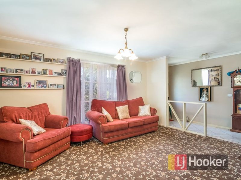 Photo - 2 Hazeldean Court, Hampton Park VIC 3976 - Image 3