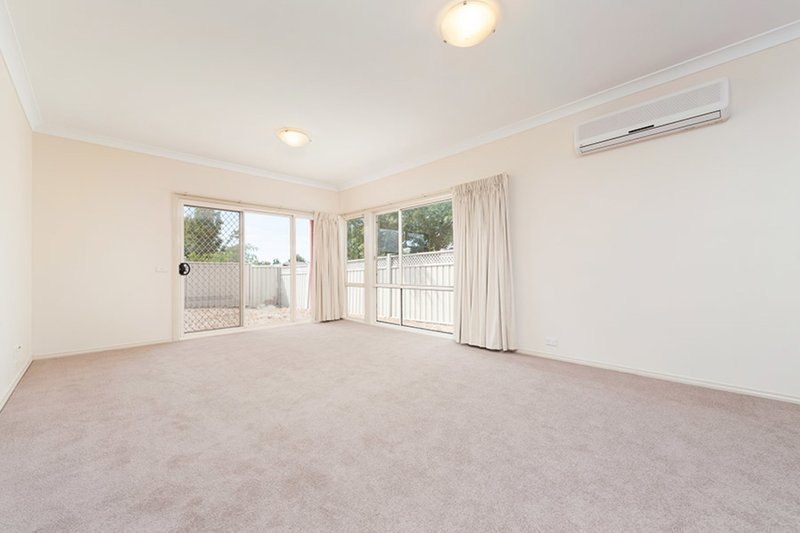 Photo - 2 Heathwood Close, Craigieburn VIC 3064 - Image 4