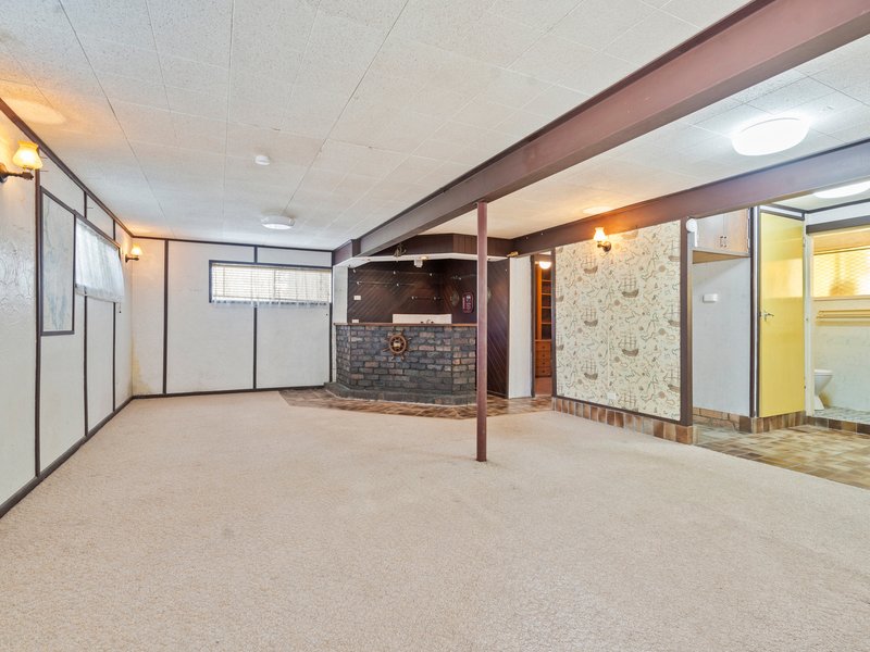 Photo - 2 Hellyer Street, Wynnum West QLD 4178 - Image 5