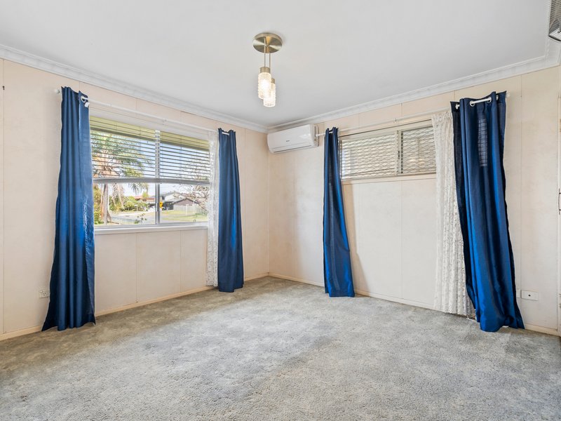 Photo - 2 Hellyer Street, Wynnum West QLD 4178 - Image 6