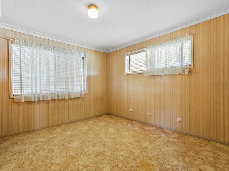 Photo - 2 Hellyer Street, Wynnum West QLD 4178 - Image 8
